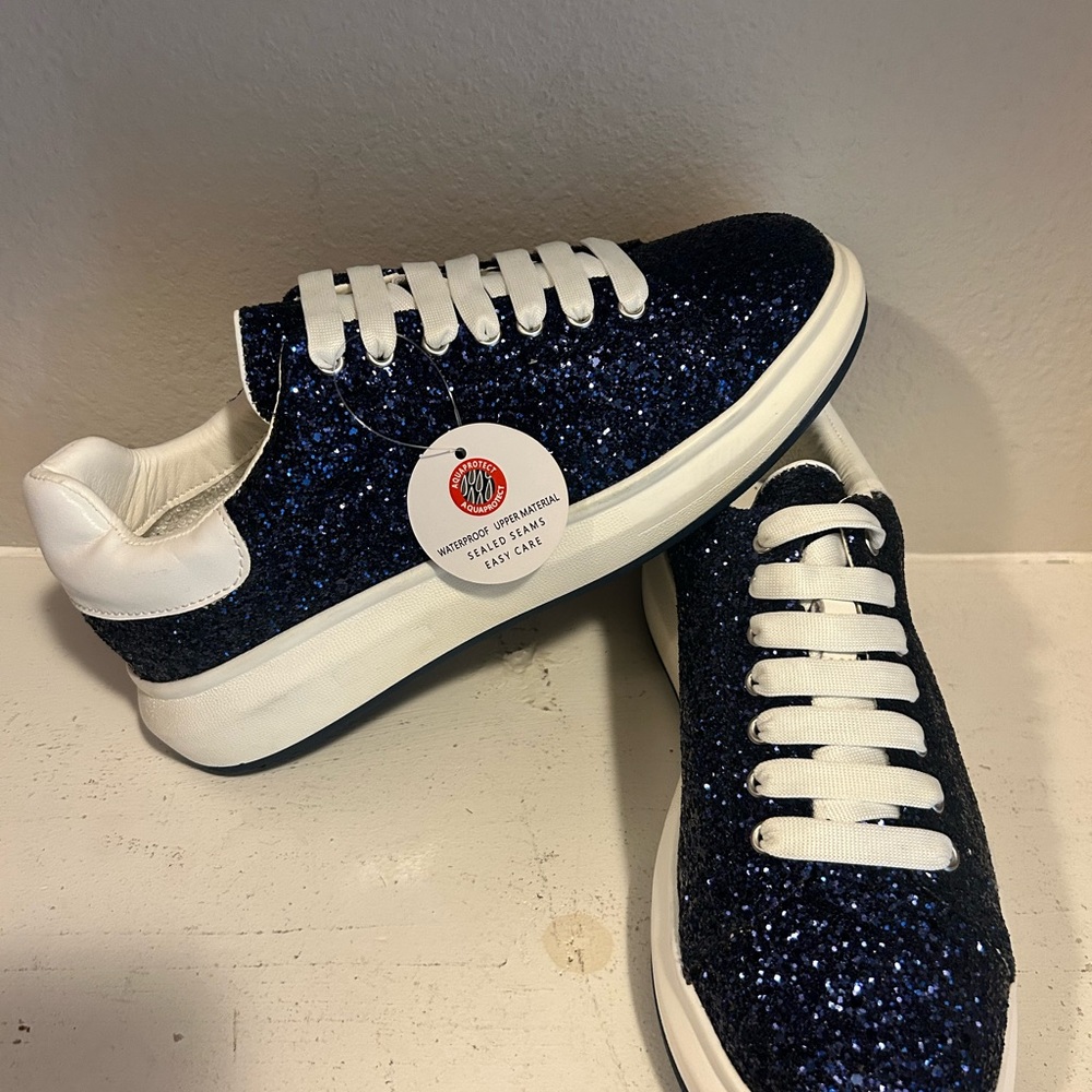 NEW Blondo Navy Glitter Waterproof Sneakers – Women’s Size 11